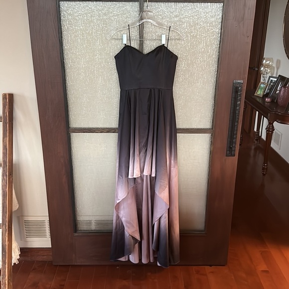 Badgley Mischka
Black Ombre High Low Gown size 2 EUC - Picture 4 of 11